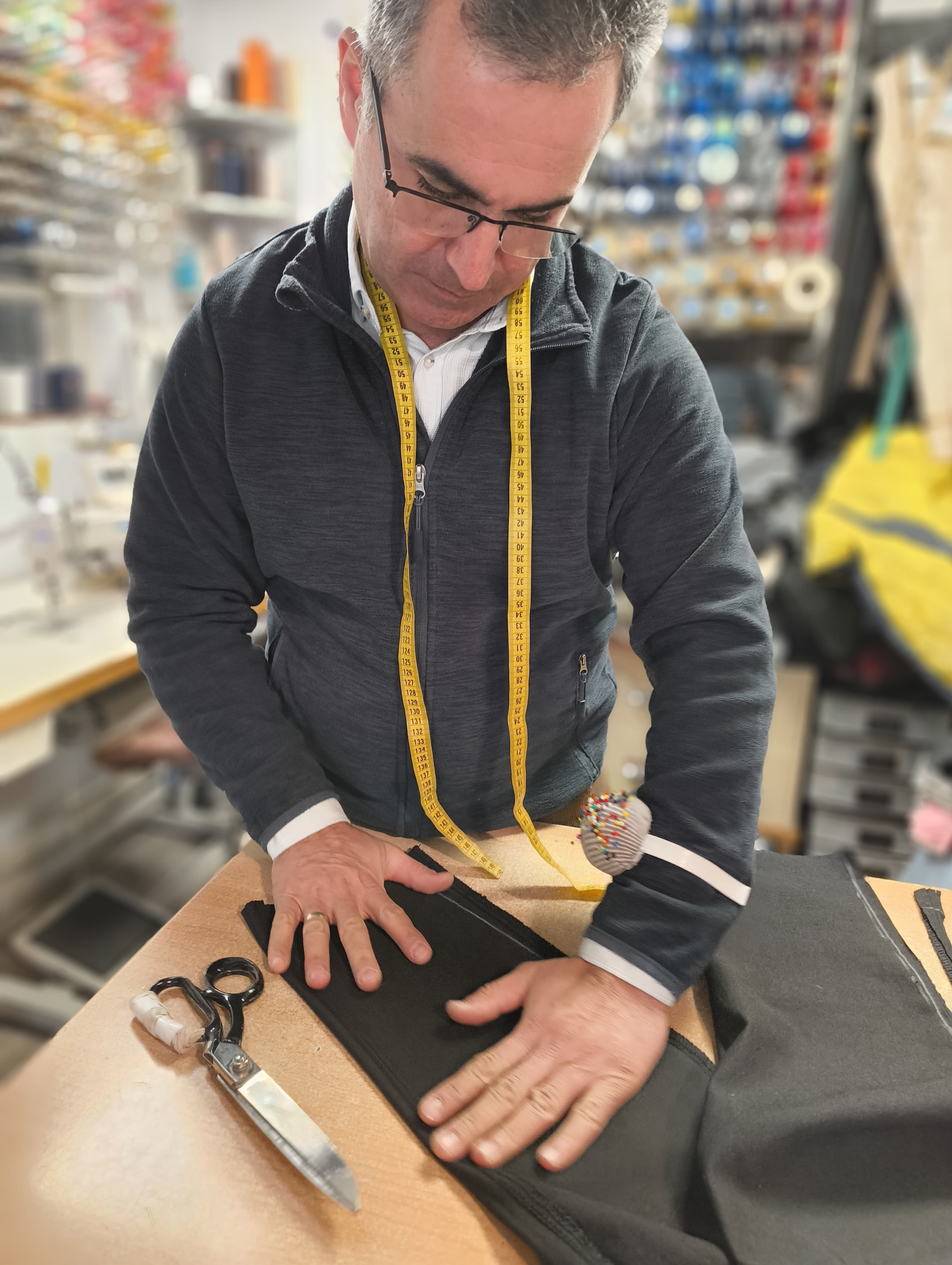 Murat Sefil in seiner Werkstatt in Lemgo